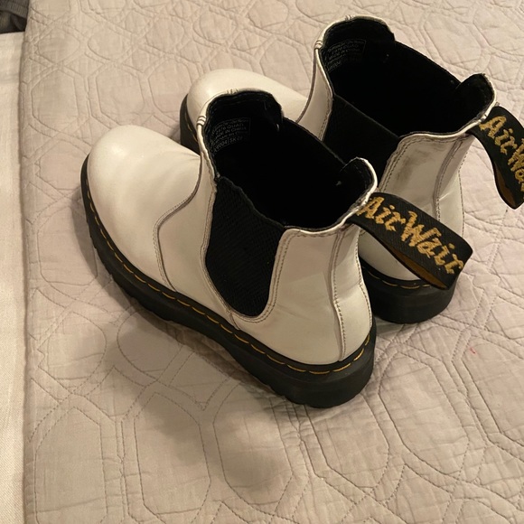 ❌SOLD❌ Dr. Martens 2976 Quad Chelsey boots in white. - Picture 8 of 8